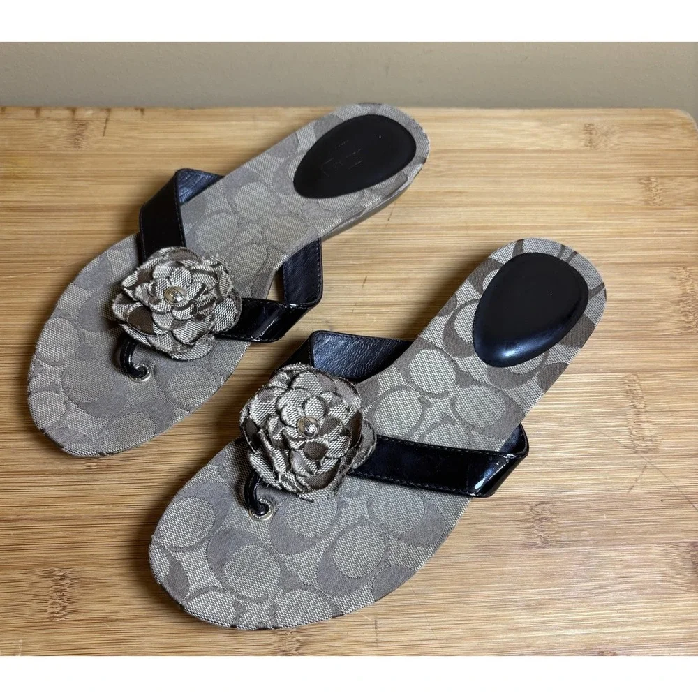 Women's Signature Coach Slip On Sandals 7B Brown Patent Leather Strap- Flower